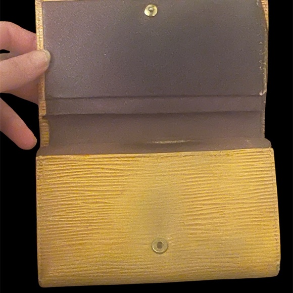 Authentic Elise Epi Louis Vuitton Yellow Leather Wallet with Snap Closure - Picture 14 of 15